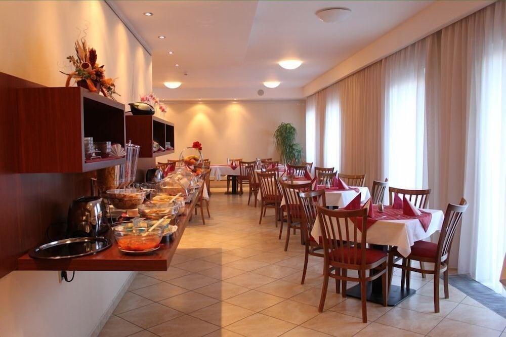 Hotel Popelka Πράγα Εστιατόριο φωτογραφία